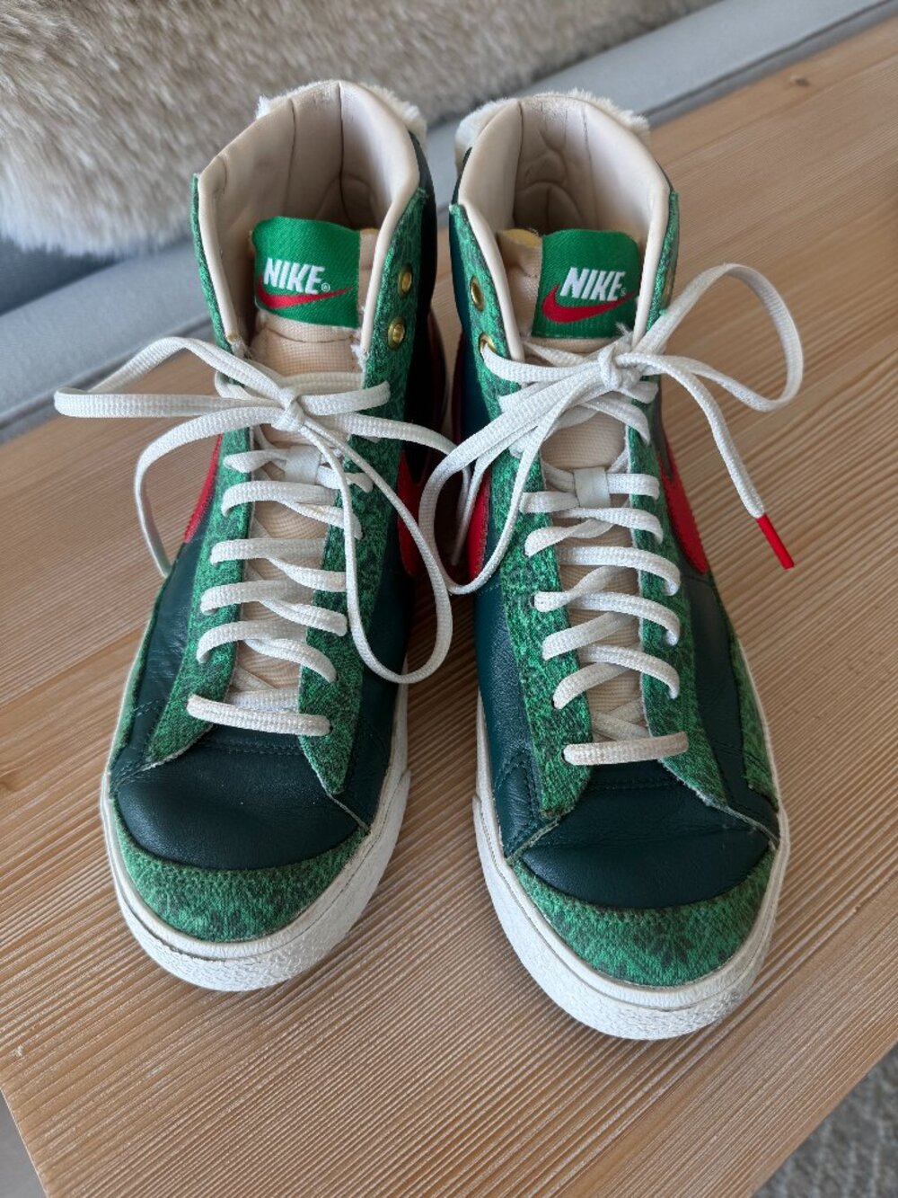 Nike Mid '77 Vintage Christmas Sweater
